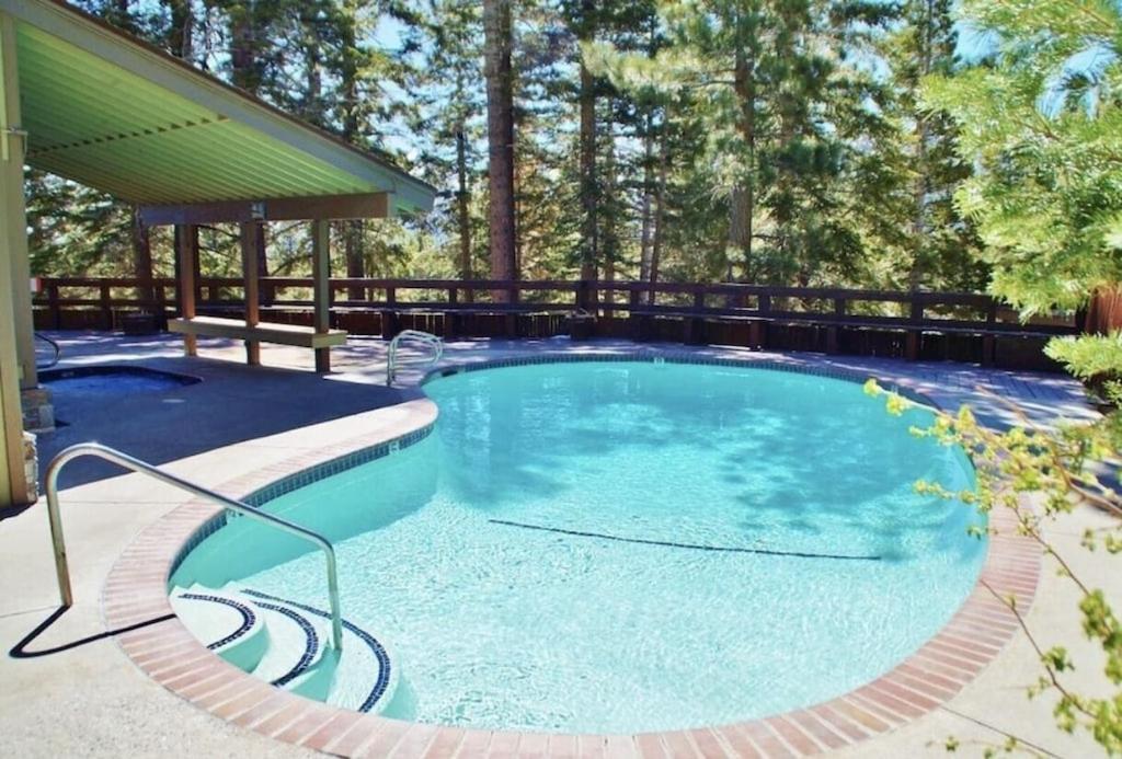 Cozy Condo Walking Distance To Village And Gondola W/ Pool/ Jacuzzi Sleeps 4. Маммот Лейкс Экстерьер фото